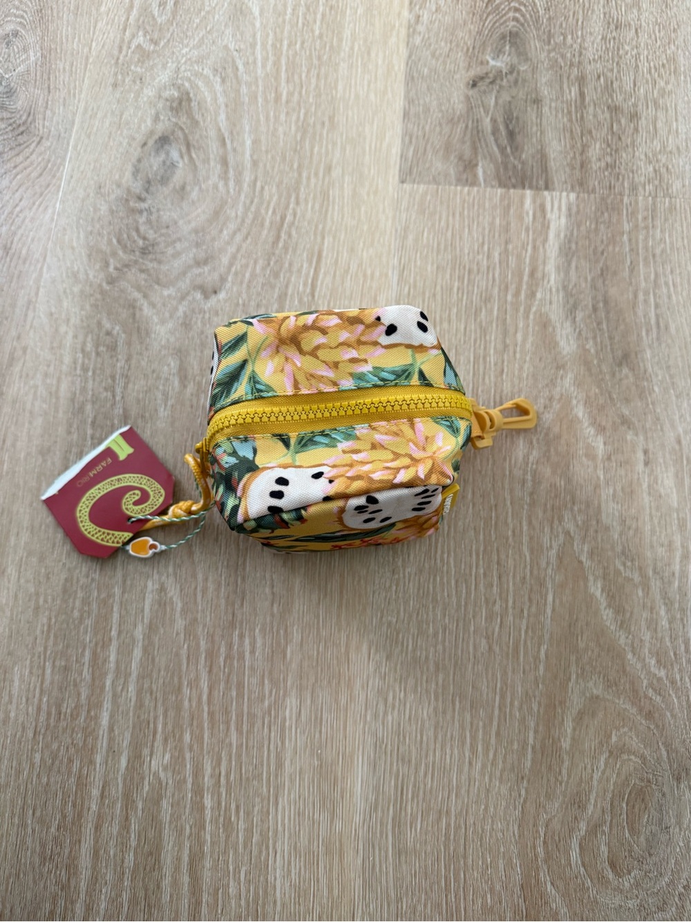 FARM RIO small pouch - new with tags - Picture 2 of 3